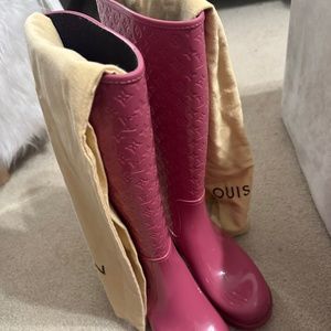 Louis VUITTON PILLOW SNOW & RAIN BOOT WATER REPELLENT